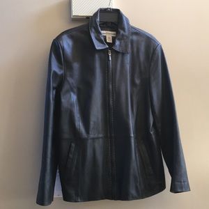 🔸Modern essential zip up leather jacket EUC , XL